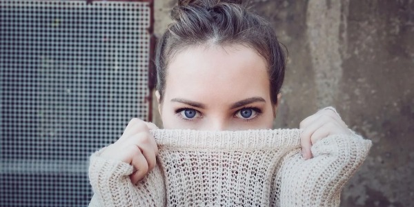 Ojos rojos por lentillas, causas y soluciones