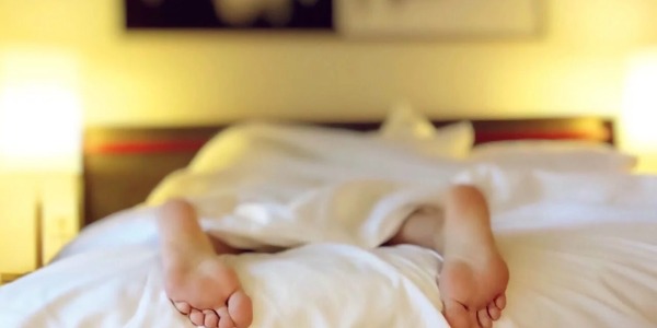¿Se puede dormir con lentillas?
