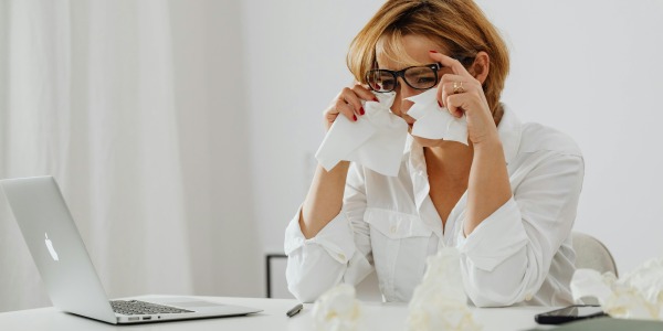 ¿Por qué te lloran los ojos y cómo solucionarlo?